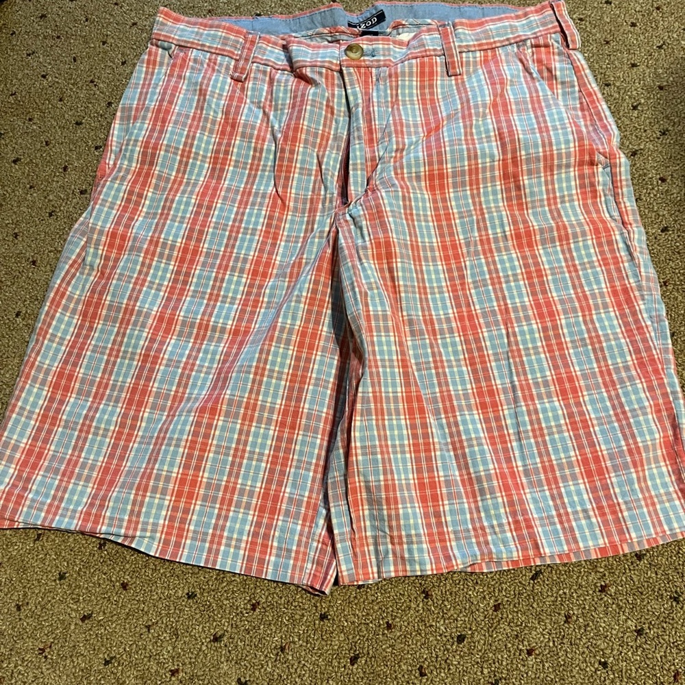 Blue and pink plaid Izod golf shorts size 33